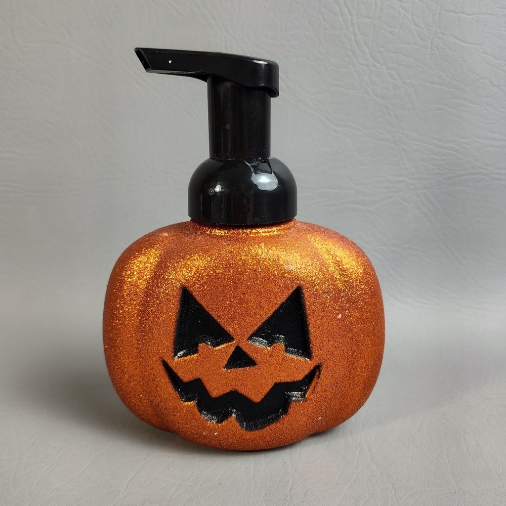 Bath & Body Works Sweet Cinnamon Pumpkin Jack O Lantern Foaming Hand Soap FULL